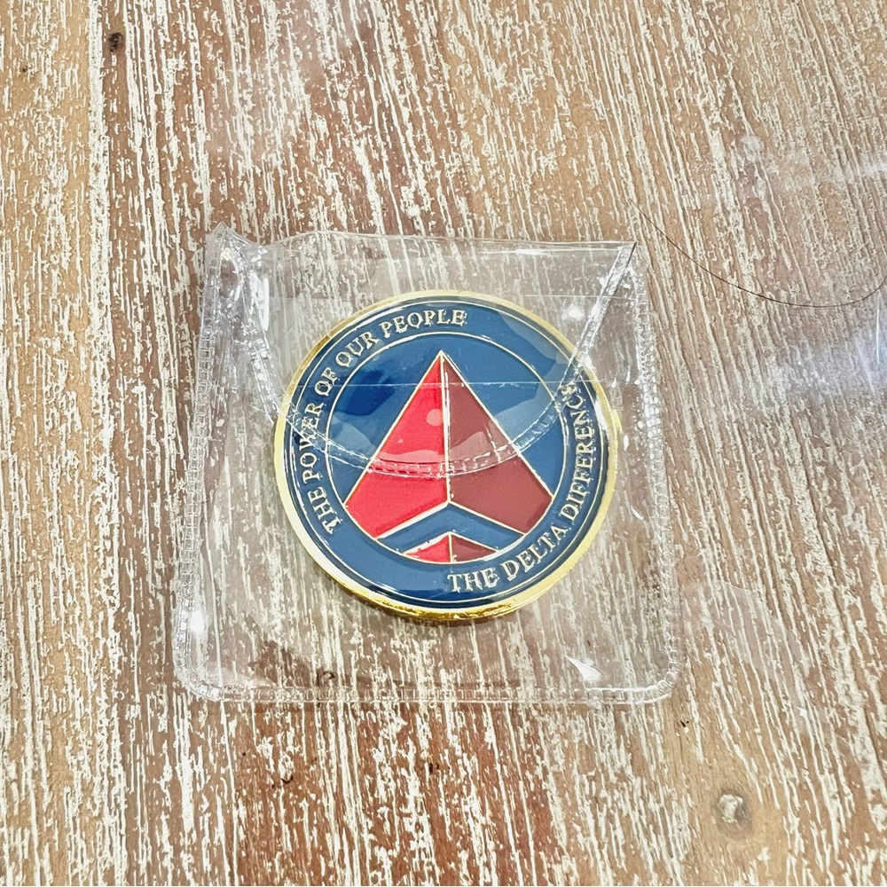Delta Air Lines J.D. Power Award Challenge Coin Metal Medal Collectible New - Picture 6 of 6